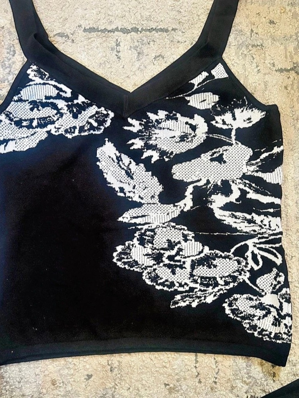 WHBM Abstract Print Crop Tank in Black & White Size Medium NWT